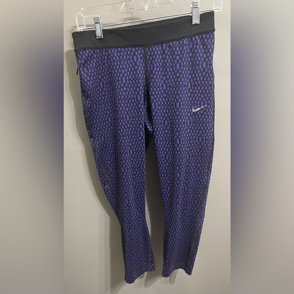 Nike Pro‎ Women’s Dri-Fit Capri Crop Purple Bubble Leggings Size Small M - Picture 1 of 3